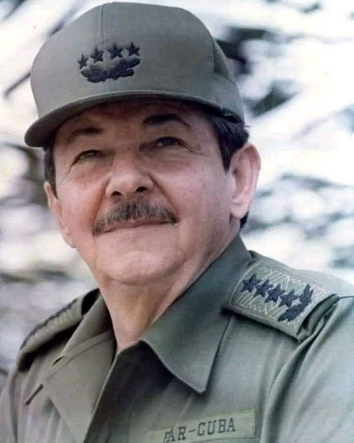 🔴🟢🔵| Su valiosa trayectoria al servicio de nuestra nación, a través de estos largos años de lucha, demuestran con creces cuan acertadas fueron las decisiones de Fidel al asignarle las responsabilidades entregadas. Muchas felicidades en su 9️⃣4️⃣ cumpleaños. 

#RaúlEsRaúl