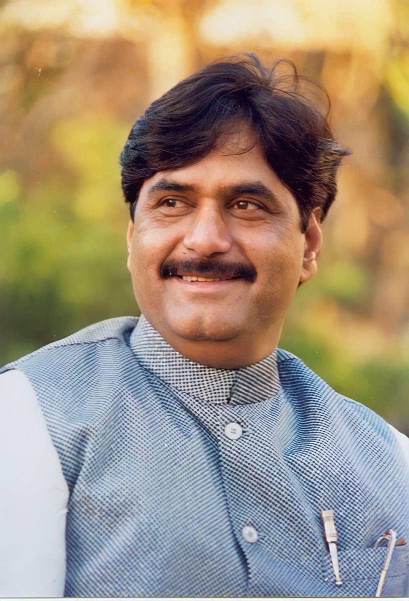 समाजकारणातून परिवर्तन घडविणारे महान नेतृत्व… 
स्व.गोपीनाथराव मुंडे यांना स्मृतिदिनानिमित्त विनम्र अभिवादन...

<a href="/Pankajamunde/">Pankaja Gopinath Munde</a> 
#GopinathMundeSaheb #Beed