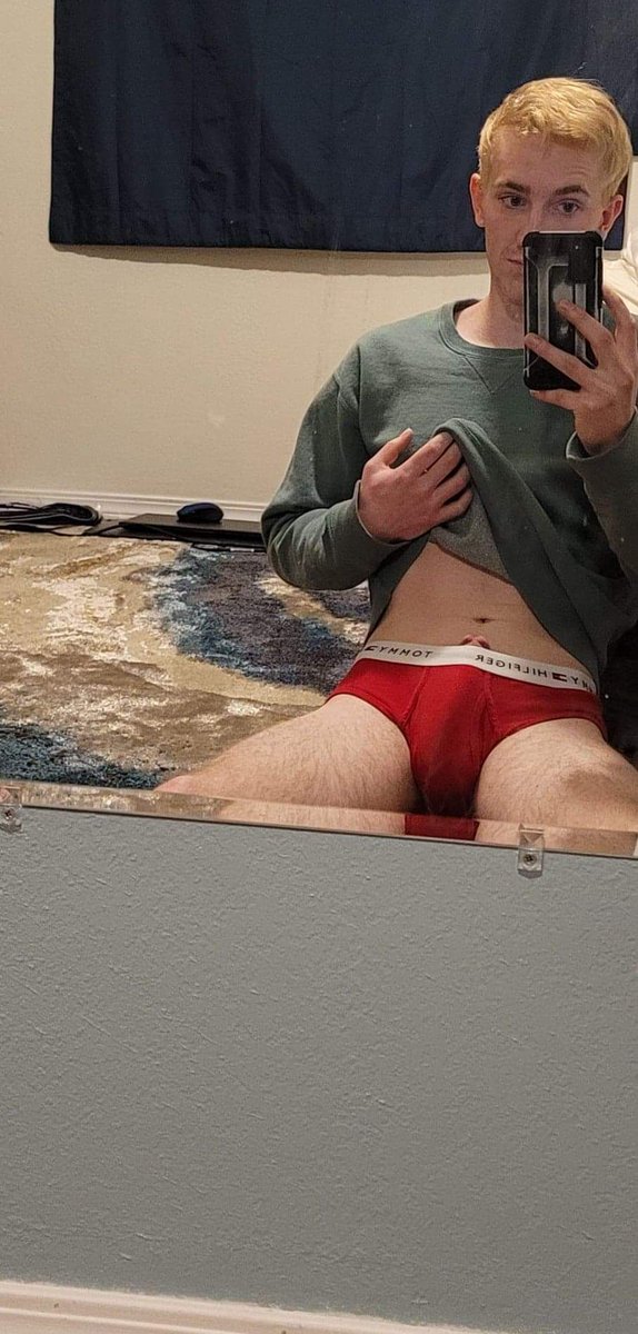 Jmaybe2000's tweet photo. Any volunteers to help me out? https://t.co/Vz5tTo5XM7