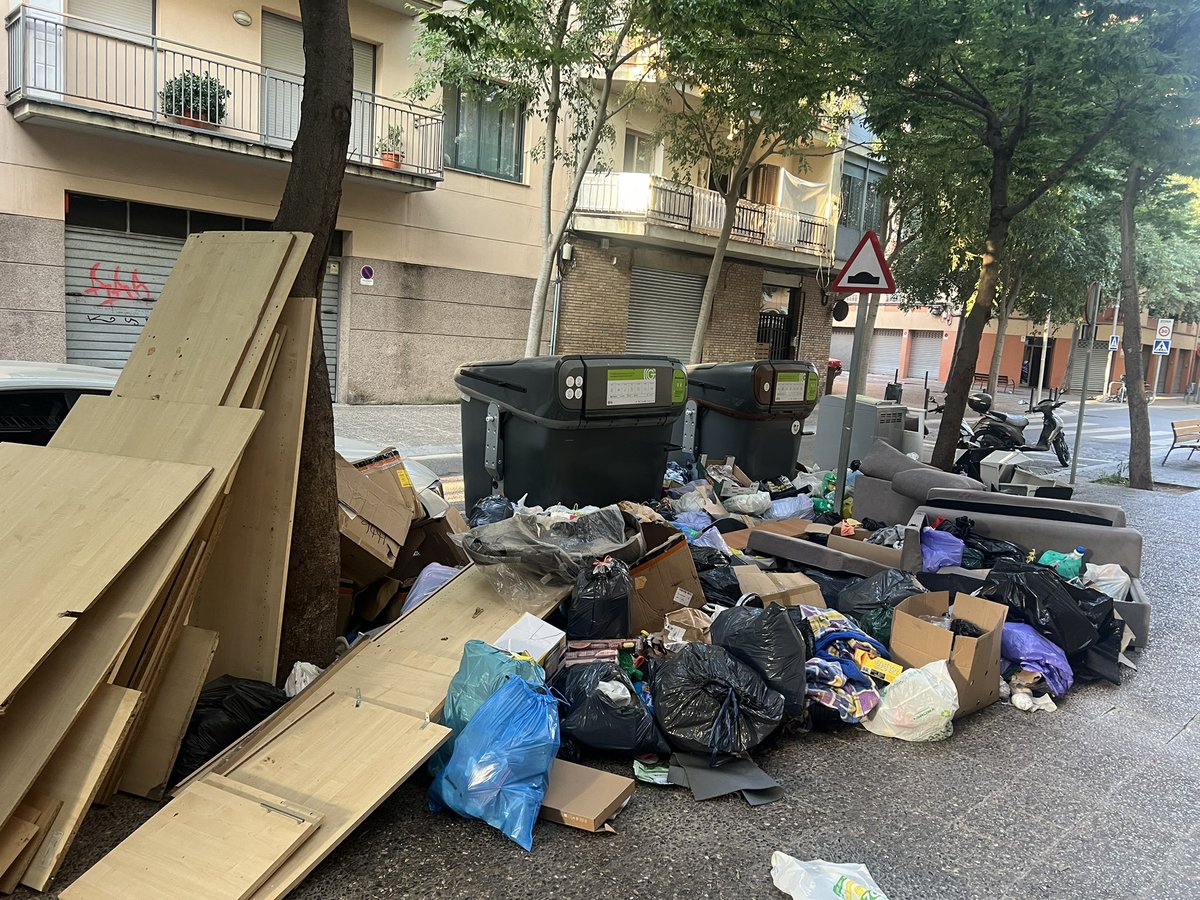 AnnaOlis's tweet photo. Que no treballrn per la nit? @Girona_Cat @alcaldegi @llsalellasvilar @sergicot @DiarideGirona @elpuntavui @gencat @rac1 @som3cat o ens fan boicot? #gironaneta #gironamesneta https://t.co/wUwp6ssNda