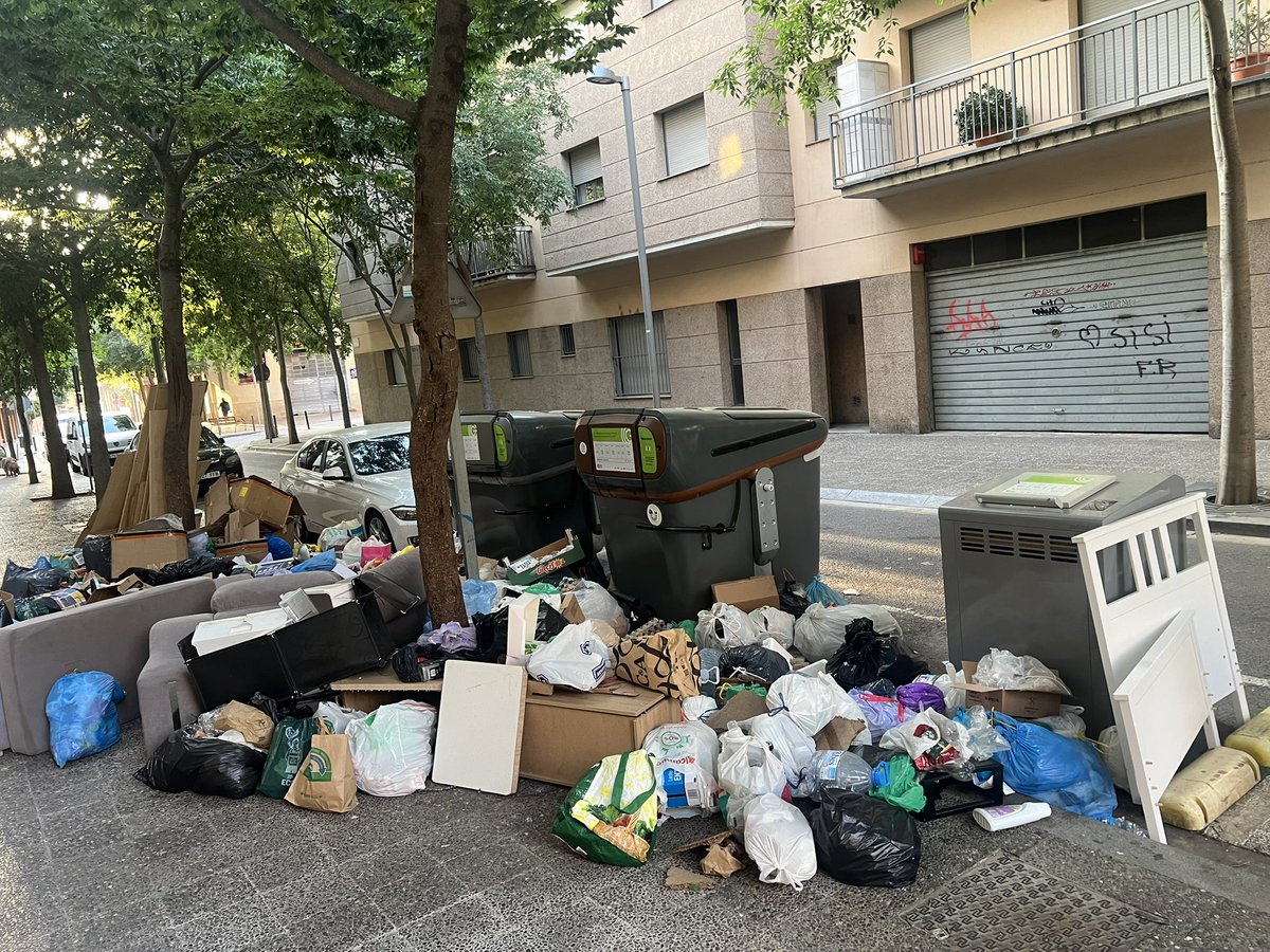 AnnaOlis's tweet photo. Que no treballrn per la nit? @Girona_Cat @alcaldegi @llsalellasvilar @sergicot @DiarideGirona @elpuntavui @gencat @rac1 @som3cat o ens fan boicot? #gironaneta #gironamesneta https://t.co/wUwp6ssNda