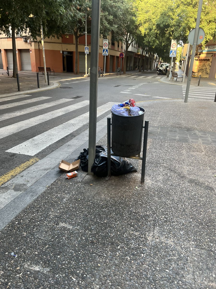 AnnaOlis's tweet photo. Que no treballrn per la nit? @Girona_Cat @alcaldegi @llsalellasvilar @sergicot @DiarideGirona @elpuntavui @gencat @rac1 @som3cat o ens fan boicot? #gironaneta #gironamesneta https://t.co/wUwp6ssNda