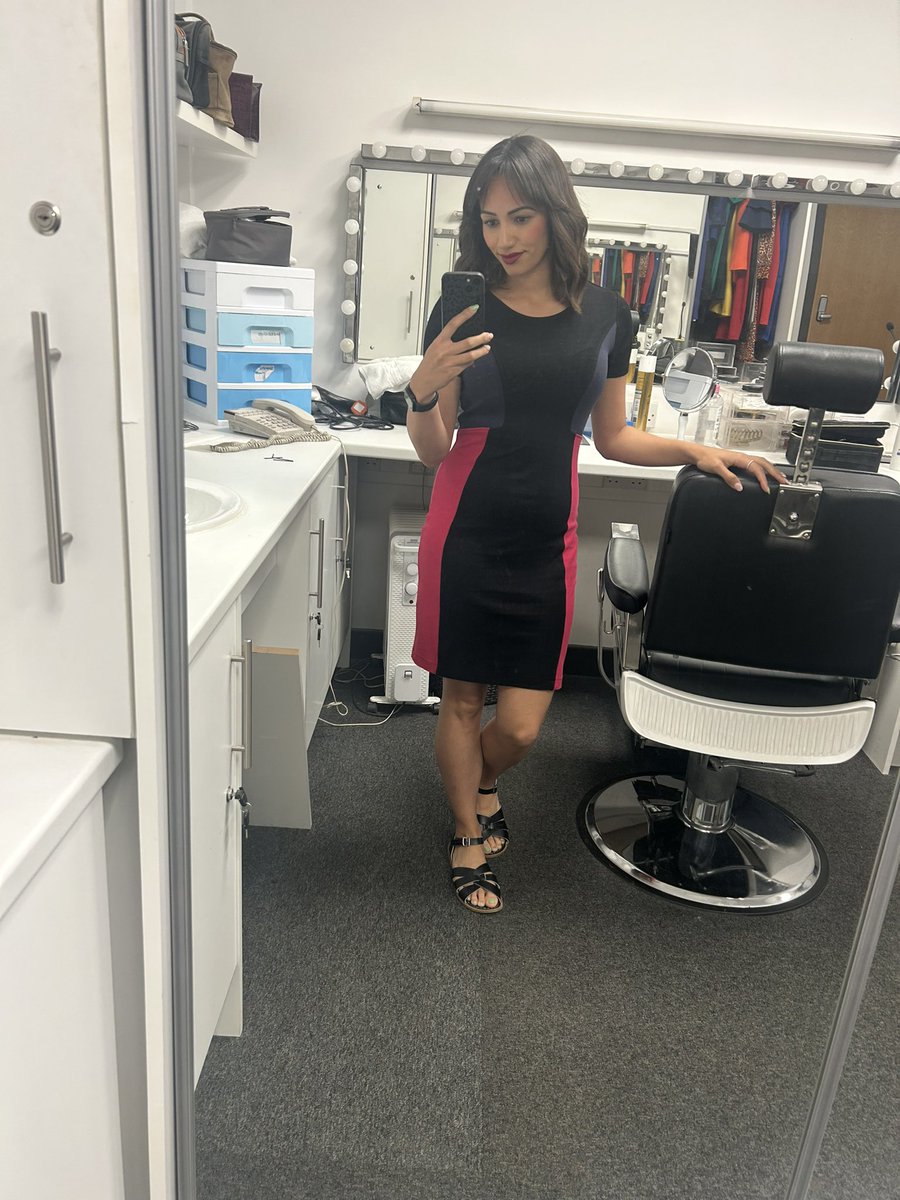 Good morning!!! Bit of advice.. Don’t do what I did this morning and put sandals on - it’s wet out there 😬☔️ I’ll be bringing you the latest news for the East Midlands and <a href="/CorazonMGarcia/">Corazon Slater</a> has the weather forecast 🌦️ Join us if you can <a href="/BBCOne/">BBC One</a> <a href="/bbcemt/">BBC East Midlands</a> from 6.25am 📺💕