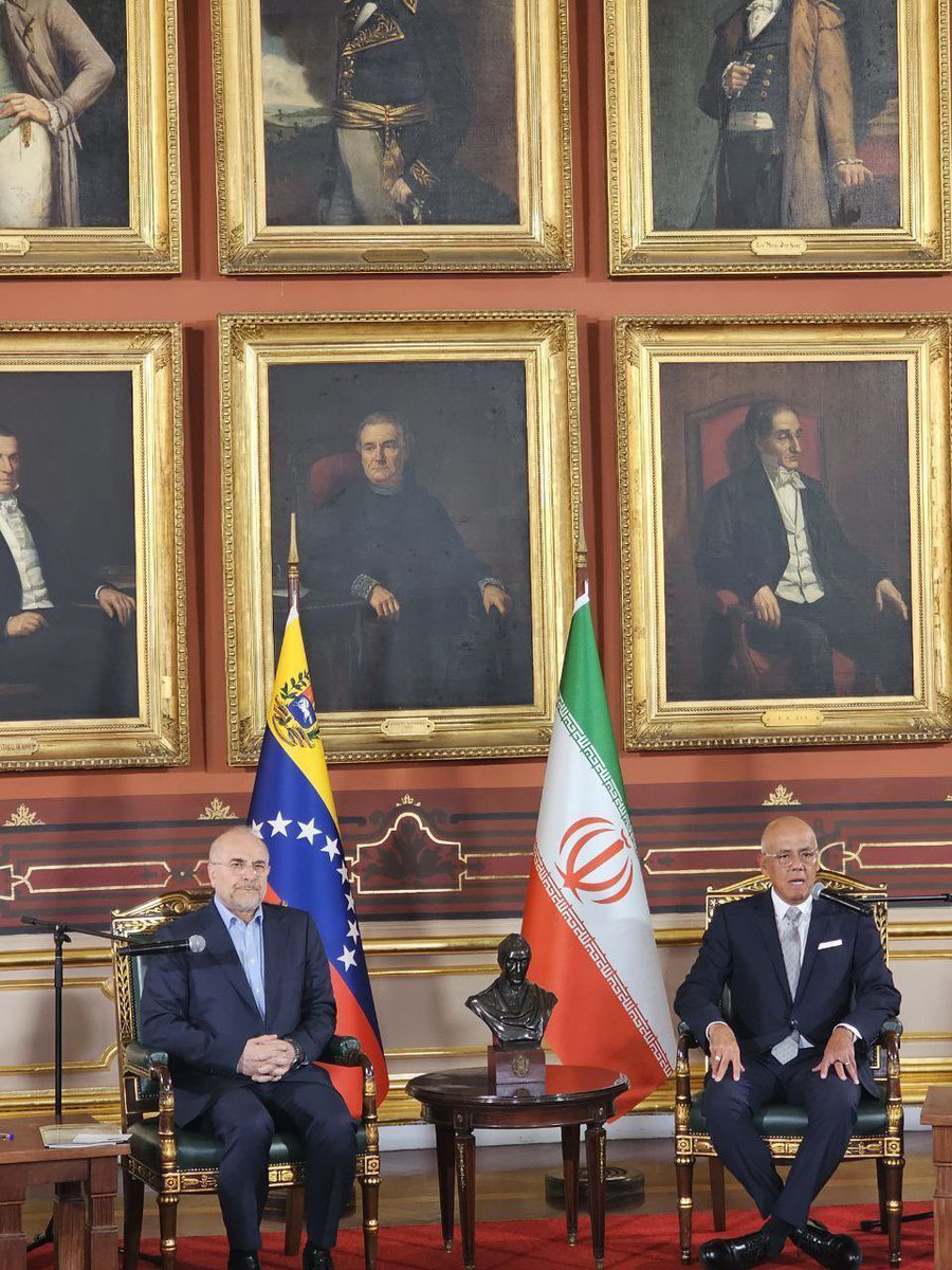 رئیس مجلس ونزوئلا بعد از شنیدن صحبت های ضد آمریکایی دکتر قالیباف ، گفت: صحبت های شما مرا یاد چگورا انداخت که گفت ذره ای نمیشود به آمریکا اعتماد کرد.

کاش سوپر انقلابی ها قدر چنین شخصیتی رو بدونند!