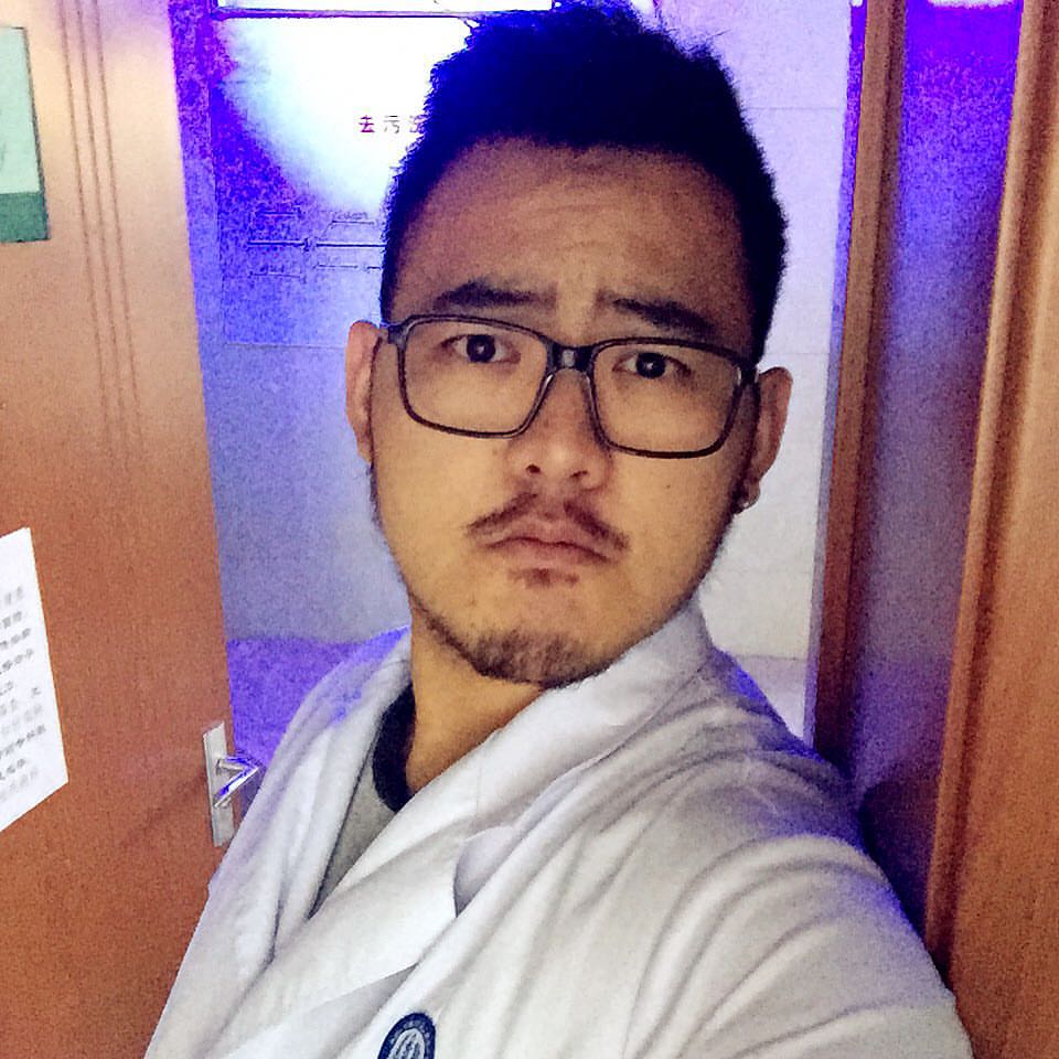 白衣男子、やってました（笑）👨‍⚕️
医者の夢も見てたけど、人生いろいろ🌀
今の自分も、あの頃に負けてないはず✊✨