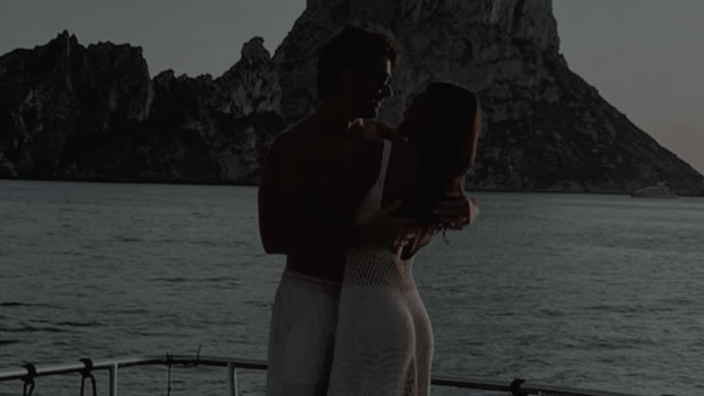 ︎
  ︎
           
    🪄 se 𝐛𝐮𝐬𝐜𝐚 :  𝒄harles 𝒍eclerc. 

    ⭑ para otp con 𝒙𝒊𝒎𝒆𝒏𝒂.
    ⭑ oc o canon. 
    ⭑ más info : dm. 
    ⭑ rt para difundir.