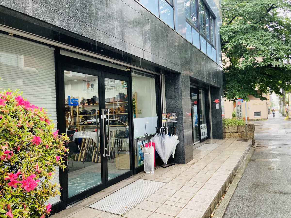 tsujiisportsbb's tweet image. 2026アメアスポーツ展示会が開催されておりますイモト名古屋店へと無事到着❗️
Wilson、DEMARINI、EVOSHIELDなど話題のアメリカブランド🇺🇸を取り扱う日本🇯🇵代理店のアメアスポーツ👍
問屋である（株）イモトの名古屋店でじっくりと拝見したいと思います👀
#Wilson
#DEMARINI
#EVOSHIELD
#アメアスポーツ