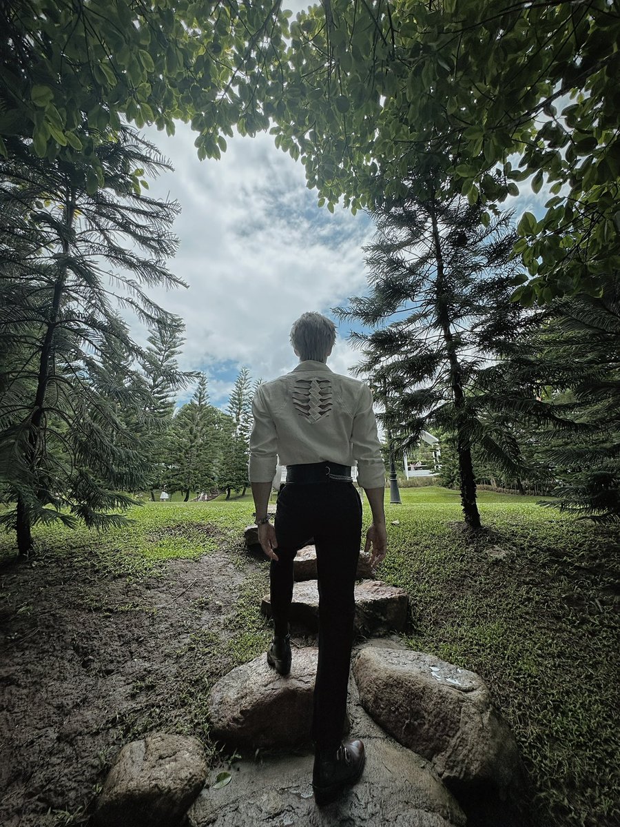 ไม่ต้องเห็นหน้าก็รู้ว่าหล่อ 😎 
ที่จริงหล่อกว่าเห็นหน้า 😂
#cosplay 
#sylus 
#syluscosplay 
#秦彻 
#シン 
#恋と深空