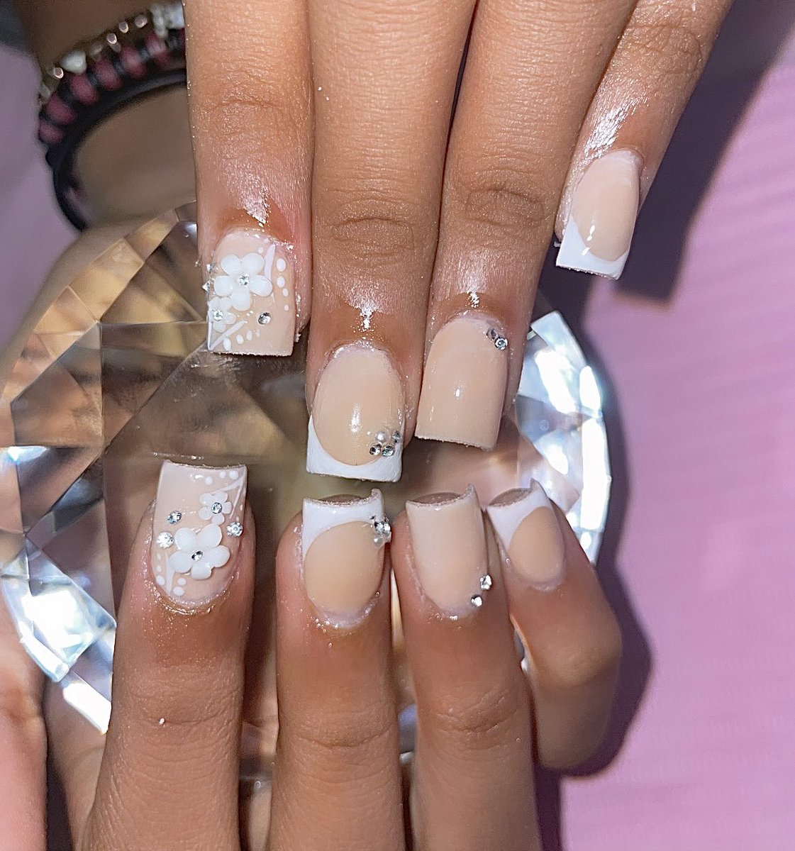 TatiYuDigg's tweet image. Formal Nailz 👩‍🎓💅🏻 &amp;amp; Her first Acrylic set ever 🥹💅🏻💞✨She Loves them😊looking forward to working more🥰 #paradisenailz #June #Formal #Graduated #Congrats #foryou #nailsoftheday #bookme