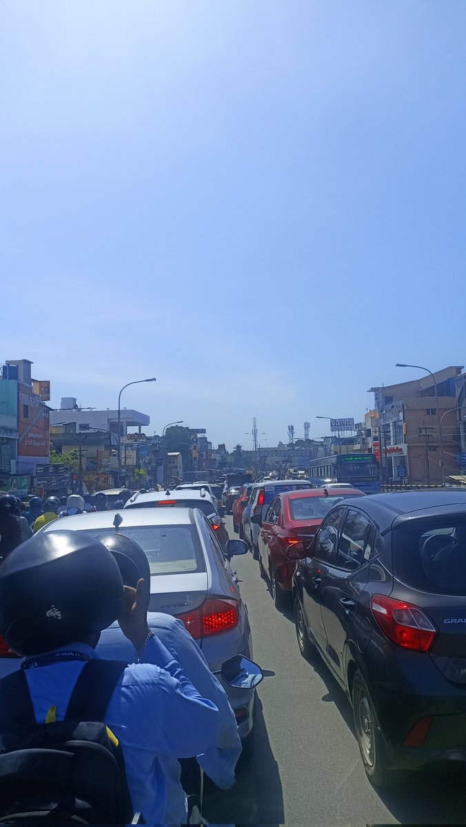 bimmanuel23's tweet photo. Everyday morning 8:30am- 11:00 am from Porur Bridge to Keppel Campus there has been severe Traffic.kind request to our Avadi Traffic Police to take a permanent solution. Kind request CMRL to direct the metro works undertaken by @larsentoubro to lay good roads for better commuting https://t.co/qwEXReutpr