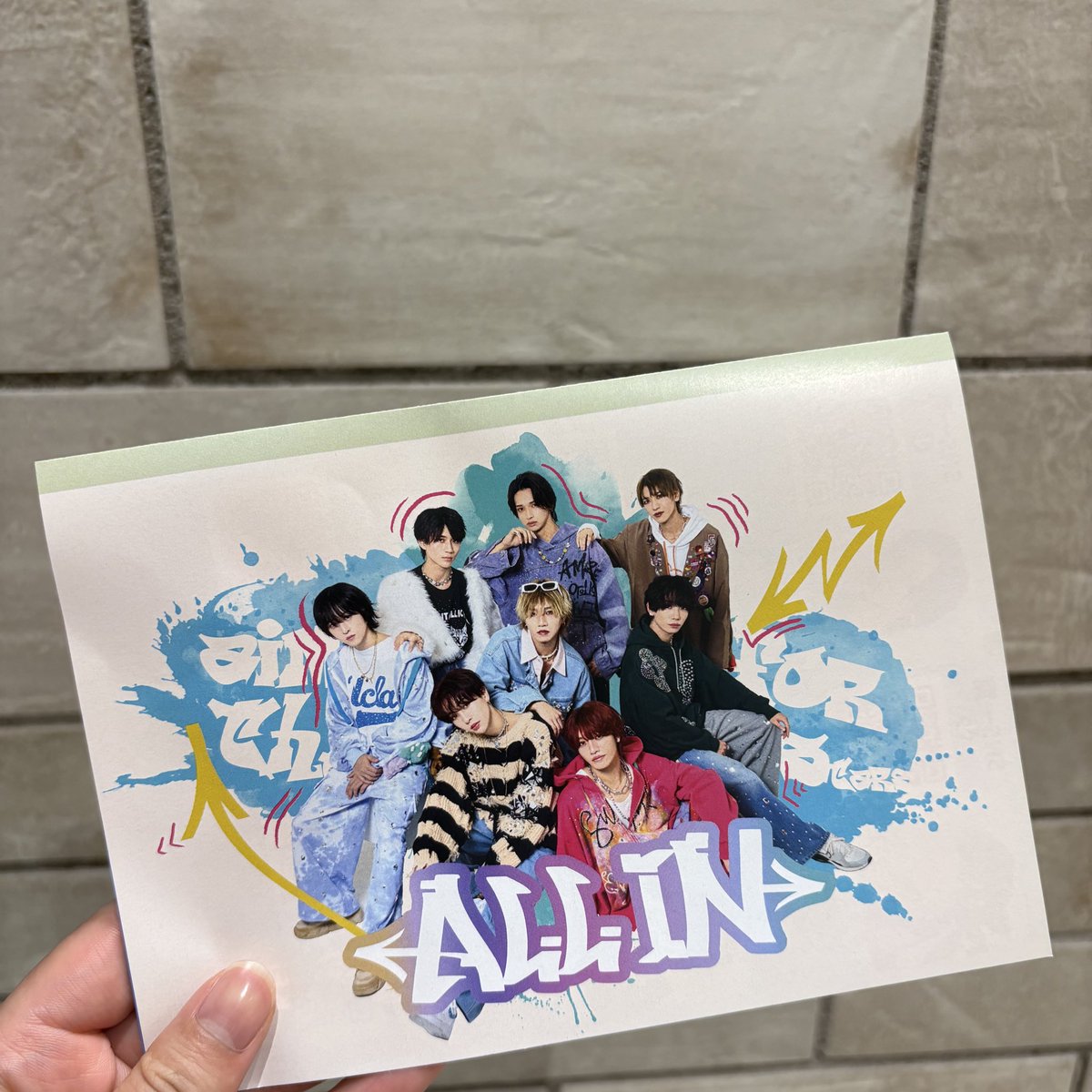 なんかやってるなぁ〜ってチラ見しながら通ったら近くにスタッフさんがいてビラ貰った！！ 久しぶりにメンズアイドル見たから時間ないのに2曲ぐらい見ちゃった🤣笑