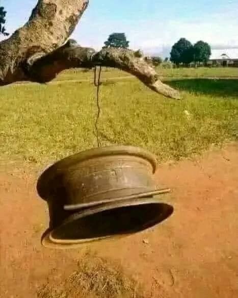 What school comes to your mind when you see this?