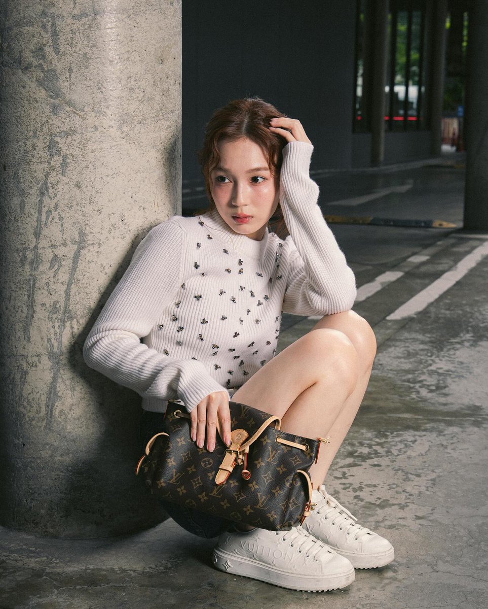 OL726Y's tweet photo. Thank you @LouisVuitton for inviting Love Pattranite to promote the Pre-Fall 2025 Collection. We look forward to continuing our deep collaboration in the future.
#LouisVuitton
#louisvuittonbag
#LVOdyssee
#LVPREFALL25
#louisvuittonthailand
#LovePattranite
#loverrukk https://t.co/n7F5R2bEVr