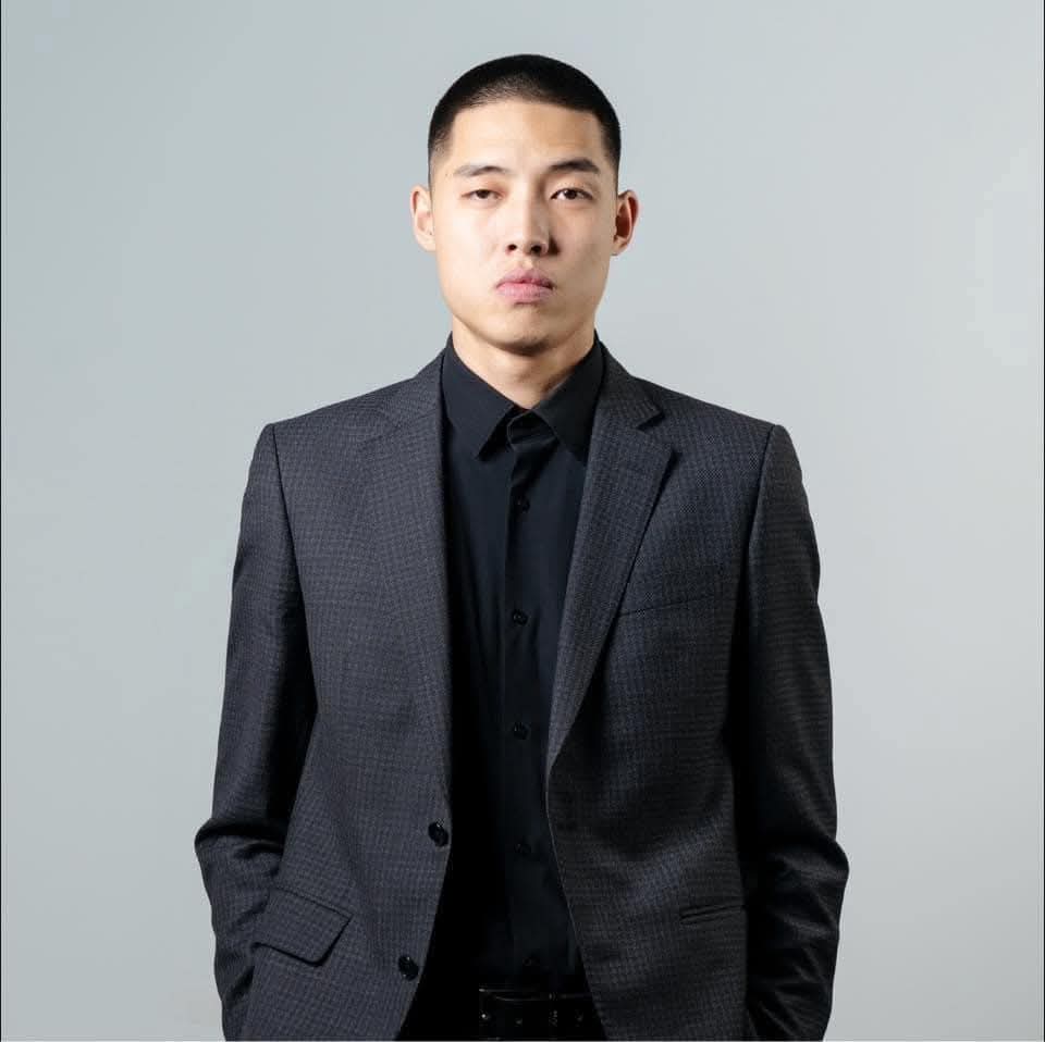 Алсын Хараа 2050-ыг бүтэн уншсан цорын ганц хүн. Оюук ч өөрөө уншиж дуусаагүй...