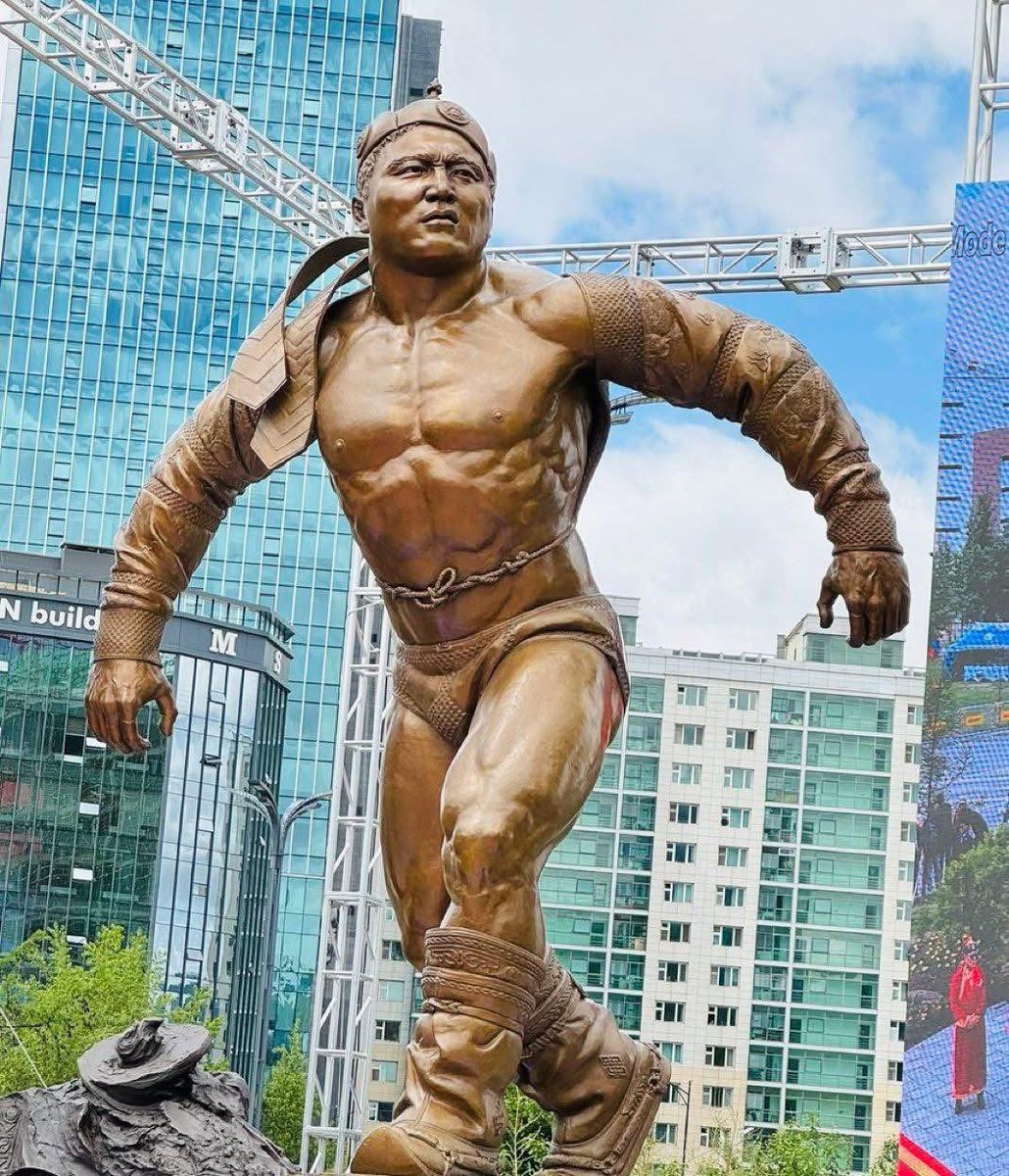 Хаях би яараагүй байхад
Унах чи юундаа яарав ..
Хамаг Монголын аат аварга