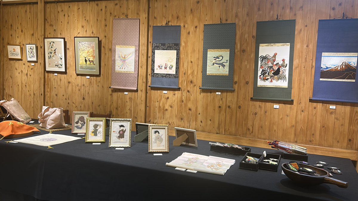 日本刺繍笹原木実教室展が始まります。どうぞお出掛け下さい。
会期　6/4〜6/8.11〜17時
最終日〜16時
会場　寺町美術館&amp;gallery

#日本刺繍　#谷中
#日暮里