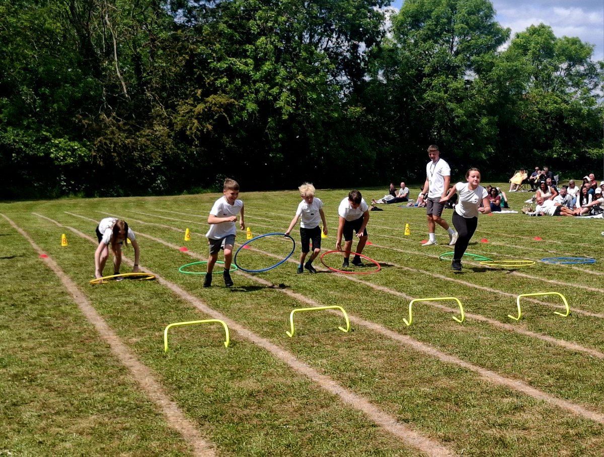 AnstonBrook's tweet image. We ended last half term with our Sports Day! Beautiful weather, a family picnic and races to end the day! Perfect! @WhiteWoodsPAT1