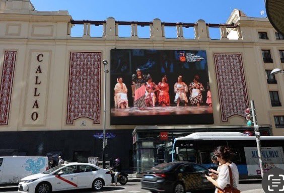 🎭 Los clásicos ya iluminan #Madrid.

Las pantallas de #Callao anuncian lo que muchos estábamos esperando: 

Historia y emoción ya se encuentran en la capital 👇
