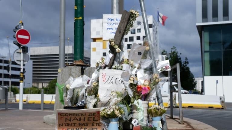 BFMTV's tweet image. 🔴 ALERTE INFO
Mort de Nahel: le policier auteur du tir sera jugé pour meurtre
l.bfmtv.com/yNoO