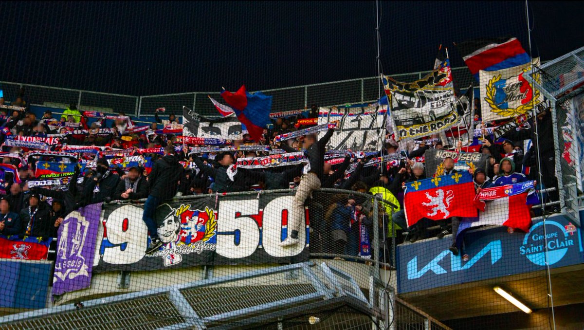 On va reprendre notre feuilleton sur Lyon 1950. Pour rappel, le groupe ultra du virage Sud nous a ouvert ses portes pour raconter son quotidien. Un témoignage exceptionnel. Vous pouvez déjà vous (re-)plonger dans nos 19 épisodes précédents représentant des centaines (!) de pages.