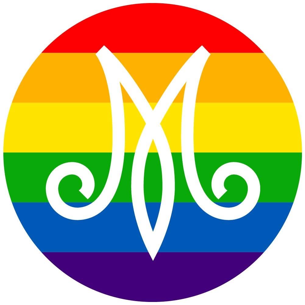 No mutta minkäs järjestön logo se siinä koreilee?

Kauas on Martat matkanneet alkulähteiltään. Ennen puuhailivat keittiössä, neuvoivat emäntiä ja tyttäriä taloudenpidossa. Nyt keikaroidaan kulkueessa. Onkohan kauhoille ja kattiloille löytynyt uutta käyttöä?