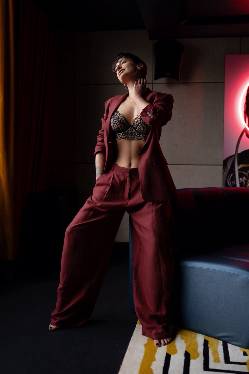 Happy Pride month from this notorious bisexual 🍾
📷: <a href="/atglamourlondon/">AT Glamour London</a>