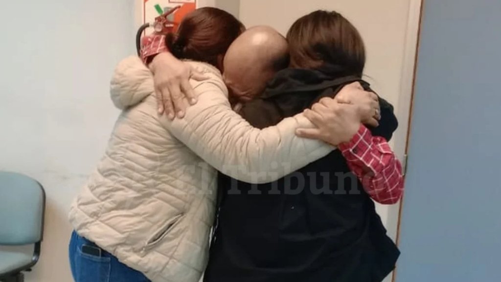 DEBERIA IR PRESA ESTA MENTIROSA😡

Una alumna salteña que denunció a su profesor por abuso admitió que mentía pero la psicóloga del Poder Judicial lo ocultó.

Un docente salteño de 50 años que estuvo detenido desde marzo de 2024, acusado del delito de abuso sexual con acceso