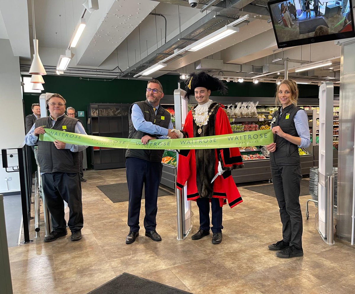brislordmayor's tweet image. Fantastic to cut the ribbon for the re-opening of @waitrose Clifton yesterday ✂️
I had the opportunity to speak to partners working in the shop and get to know a few of their loyal customers 🙂
Great to see the refreshed layout!👌
More info 👇
waitrose.com/find-a-store/c…