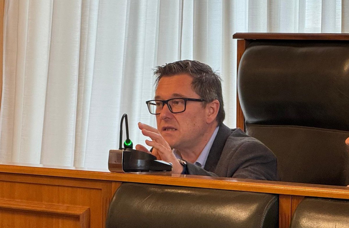 PP | Santiago (@popularesstgo) on Twitter photo 🔵 O noso concelleiro, <a href="/jrdelafuente/">JoséRamón delaFuente 🇺🇦🇻🇪</a>, lamenta que o goberno local se conforme con que a criminalidade "suba pouco", cando debería pelexar para que baixe.
❌️ Seguen sen activar as cámaras de video vixiancia para que graven, como pedimos dende hai meses. 🔵 O noso concelleiro, <a href="/jrdelafuente/">JoséRamón delaFuente 🇺🇦🇻🇪</a>, lamenta que o goberno local se conforme con que a criminalidade "suba pouco", cando debería pelexar para que baixe.
❌️ Seguen sen activar as cámaras de video vixiancia para que graven, como pedimos dende hai meses.
