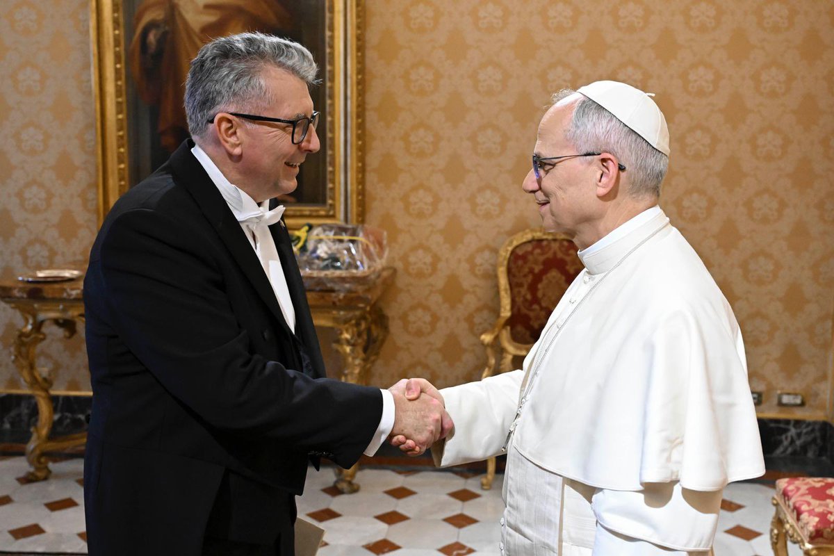 AusAmbHolySee's tweet image. Today I had the honour of presenting my credentials to Pope Leo XIV, formalising my appointment as
Ambassador of Australia to the Holy See. Image © Vatican Media