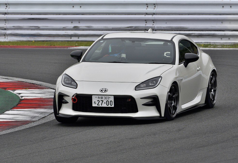 発売中の7月号でも好評インプレ掲載の佐々木雅弘開発GR86用GROW純正