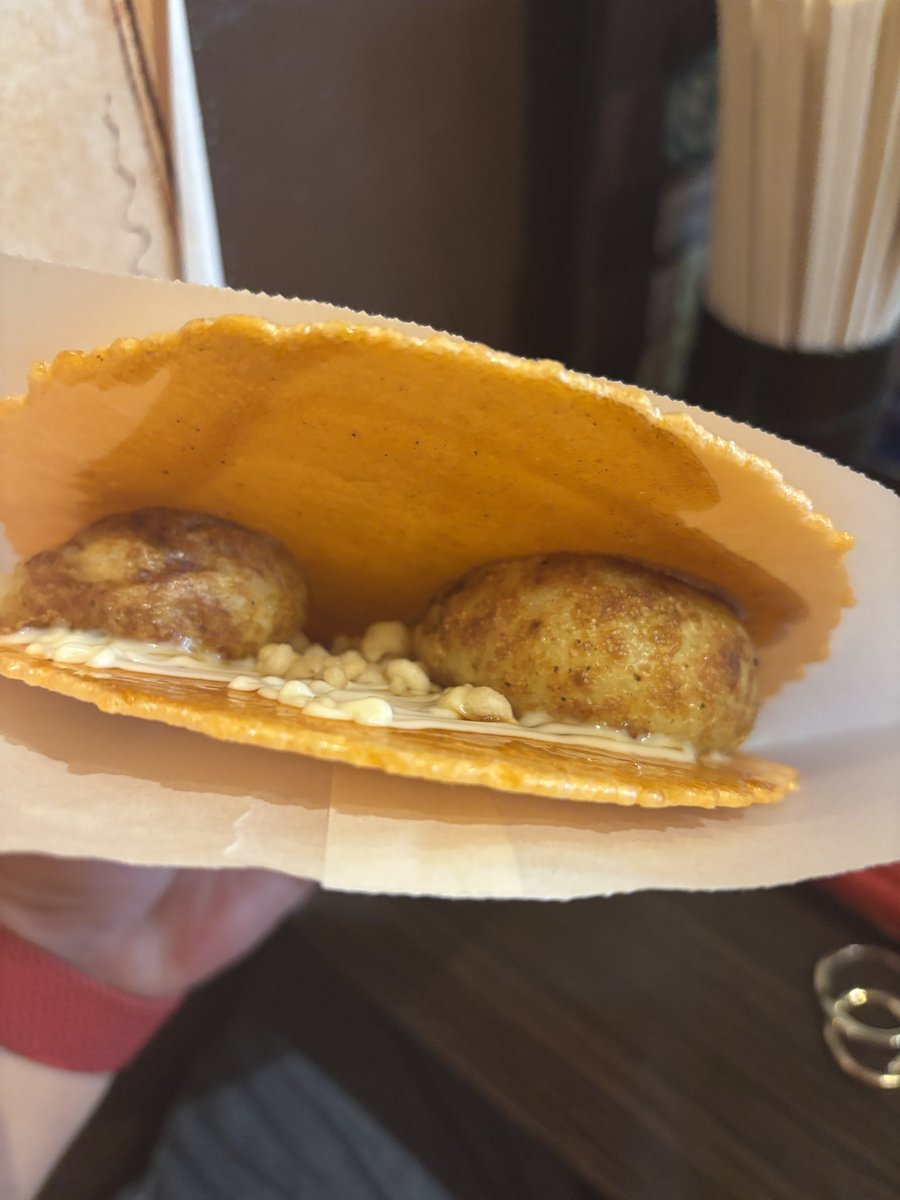 ayui1916's tweet photo. 大阪なう✌️

たこせん美味しかった😋 https://t.co/voHFTmMdku