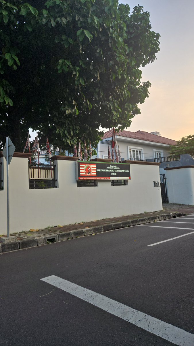 Permisi Om <a href="/anasurbaningrum/">Anas Urbaningrum</a> 🤭