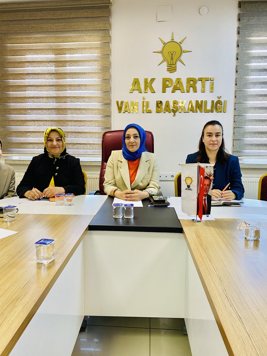 akkadinvann's tweet photo. Gelecek mazaret degil başarı bekliyor.Akkadınlar başarıdan başarıya koşuyor.

İl Kadın kolları Başkanımız @zerrin_alpaslan Riyasetinde,hem masada hem sahada çalışmalarımıza ara vermeden devam ediyoruz...

Büyük ve Güçlü Türkiye Kadınların Omuzlarında Yükselecek.

@tugbaisikercan https://t.co/VVyoHpZ6Kb