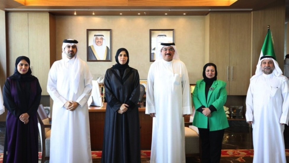 الطبطبائي بحث مع نظيرته القطرية التكامل التربوي العصري

• 40 ألف طالب بـ «الثاني عشر» يبدأون امتحاناتهم 11 الجاري

• «#التربية»: طلبة الصفين العاشر والـ11 اختتموا اختباراتهم… والنتائج تصدر غداً

#وزارة_التربية
 acakuw.com/archives/190645