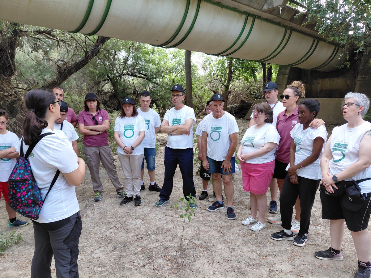 🌍 Ayer en Madrid participamos junto a S.M. la Reina Doña Sofía en #LIBERA1m2 del #ProyectoLIBERA de <a href="/ecoembes/">Ecoembes</a> y <a href="/SEO_BirdLife/">SEO/BirdLife</a>.
♻️ Recogimos casi 400 kg de basuraleza porque todos podemos ser voluntarios.
💚 ¡Inclusión y medioambiente van de la mano!