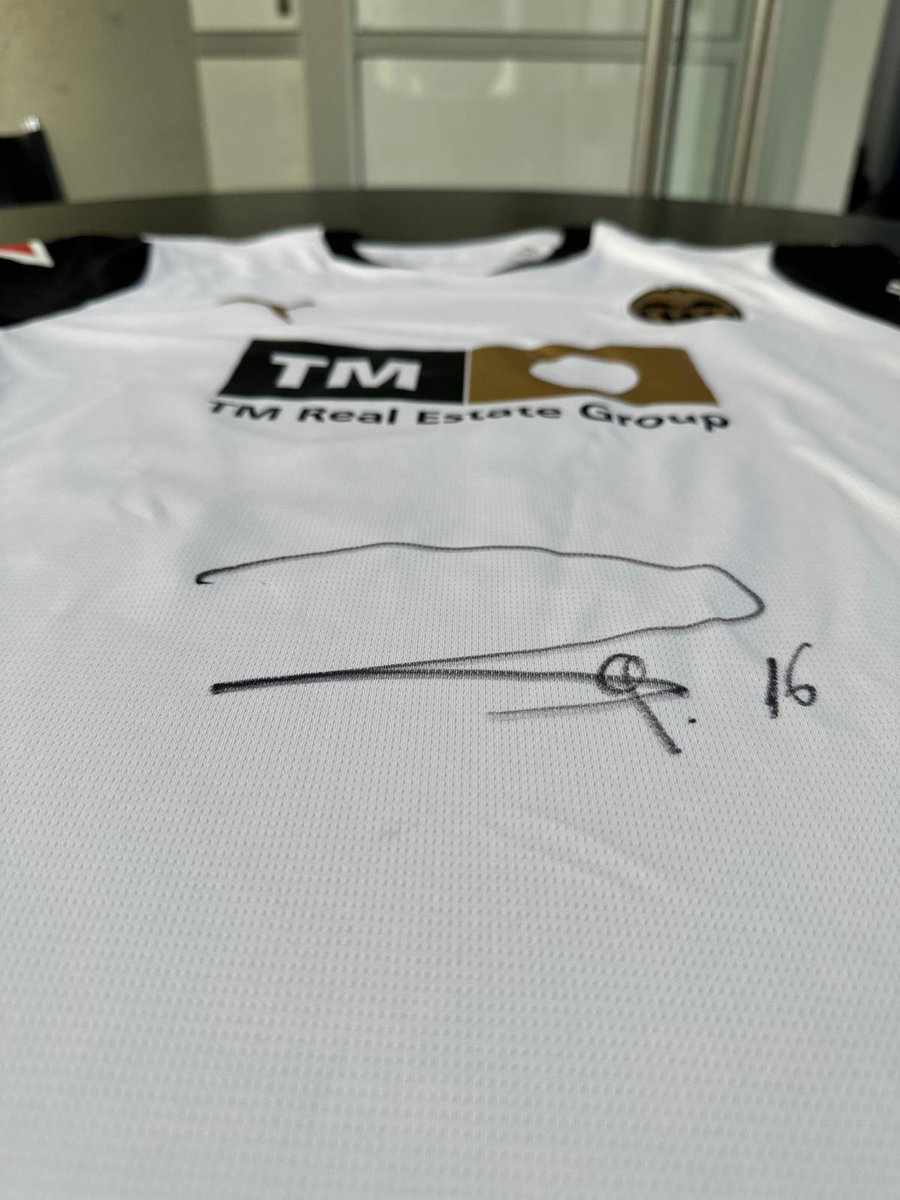 À Punt Esports (@apuntesports) on Twitter photo 🏆El Trofeu #FibraValencia al Millor Jugador del <a href="/valenciacf/">Valencia CF</a> 24/25 ha sigut <a href="/Diegolopez_n9/">Diego</a>, i ho celebrem sortejant la seua camiseta signada.
📱Participa:
1⃣Segueix el compte <a href="/apuntesports/">À Punt Esports</a>
2⃣Retuita esta publicació
3⃣Comenta la publicació amb l'etiqueta #CamisetaLópez
També 🏆El Trofeu #FibraValencia al Millor Jugador del <a href="/valenciacf/">Valencia CF</a> 24/25 ha sigut <a href="/Diegolopez_n9/">Diego</a>, i ho celebrem sortejant la seua camiseta signada.
📱Participa:
1⃣Segueix el compte <a href="/apuntesports/">À Punt Esports</a>
2⃣Retuita esta publicació
3⃣Comenta la publicació amb l'etiqueta #CamisetaLópez
També