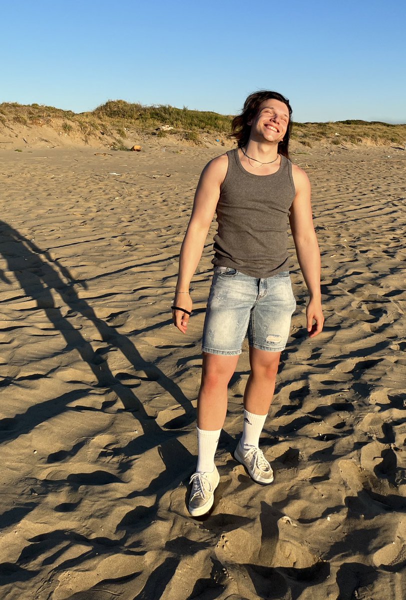 Vai in palestra 5/7
Per ore

Ti fai scattare una foto: risultato? Sembra che non ti sei mai allenato in vita tua

E menomale che sono seguito 

C’è qualcosa che non va