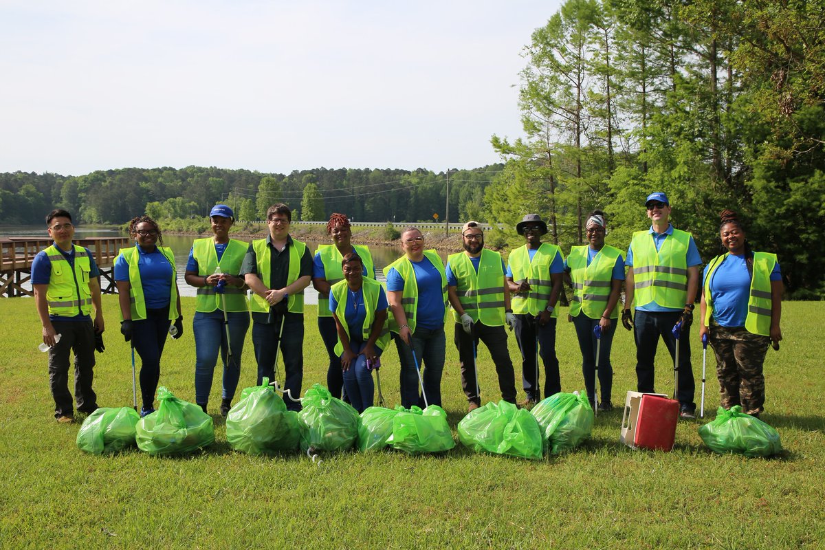SamsungSC's tweet image. Whether we’re building washing machines or lending a hand, we believe in showing up for our community. Thanks to everyone who helped clean up the local waterway at Cannon’s Creek Public Access in Pomaria, SC!

#GiveBack #SamsungSC #NewberrySC