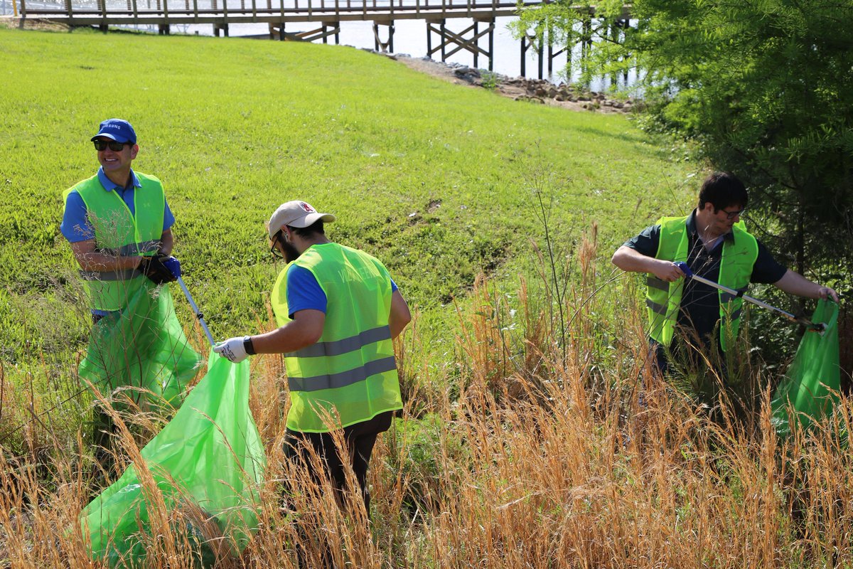 SamsungSC's tweet image. Whether we’re building washing machines or lending a hand, we believe in showing up for our community. Thanks to everyone who helped clean up the local waterway at Cannon’s Creek Public Access in Pomaria, SC!

#GiveBack #SamsungSC #NewberrySC