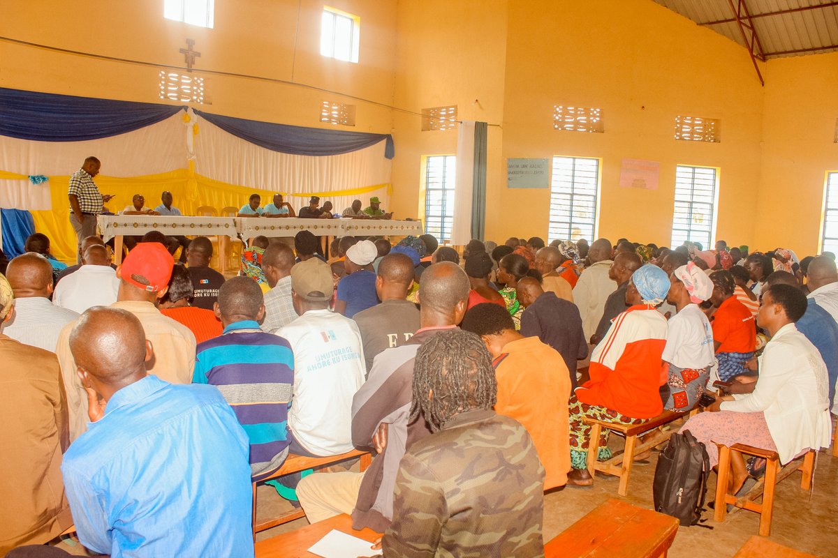 Musanze District (@musanzedistrict) on Twitter photo Muri gahunda y'icyumweru cy'Umujyanama, Itsinda ry'Abajyanama riyobowe na Perezida w'Inama Njyanama y'Akarere ka Musazanze Bwana <a href="/MichelNdayambaj/">NDAYAMBAJE Michel</a> ryasuye Imirenge ya Gashaki na Remera, aho riri kuganira n'abavuga rikumvikana bahagarariye abandi kuva ku Isibo kugera ku Murenge. Muri gahunda y'icyumweru cy'Umujyanama, Itsinda ry'Abajyanama riyobowe na Perezida w'Inama Njyanama y'Akarere ka Musazanze Bwana <a href="/MichelNdayambaj/">NDAYAMBAJE Michel</a> ryasuye Imirenge ya Gashaki na Remera, aho riri kuganira n'abavuga rikumvikana bahagarariye abandi kuva ku Isibo kugera ku Murenge.