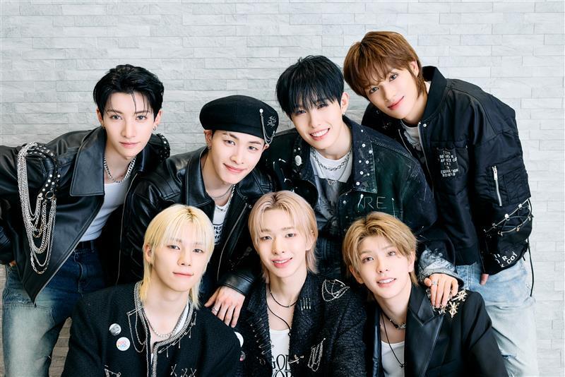 SeventeenJP_mag's tweet image. グローバルボーイズグループNEXZを大解剖第一弾✨
いま大注目のJYPのニュースターな７人をもっと好きになる全員わちゃわちゃトーク＆最新プロフをたっぷりお届け💕
似顔絵とサインの入った学生証も必見です🫶
ST-WebでCheck🩷
🔗seventeen-web.jp/entertainment/…

@NEXZ_official
#NEXZ