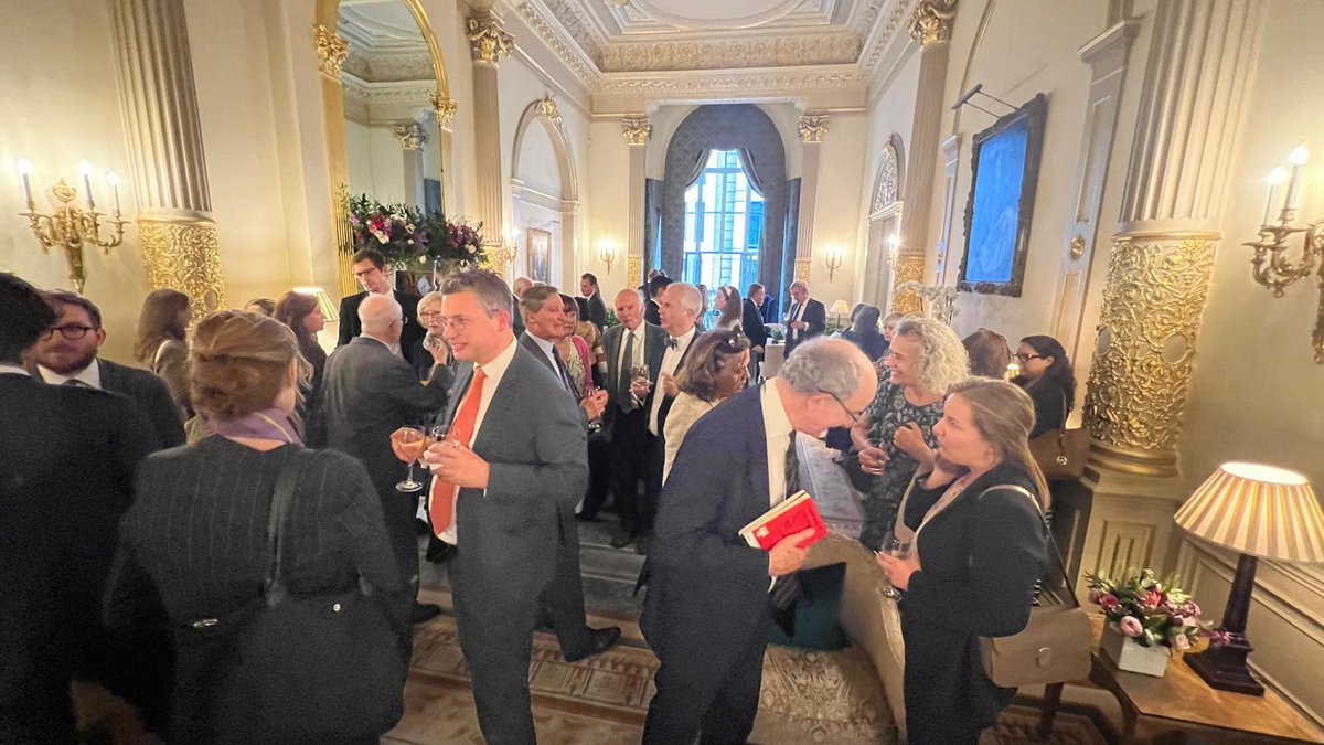 In the context of #VEDay80, we had the honour to host the Rt Hon Dominic Grieve KC for a most captivating talk about the Liberation of Luxembourg through the lived experience of his father, a 🇬🇧 military officer stationed in 🇱🇺 in WW2. 

Mr Grieve provided fascinating insights