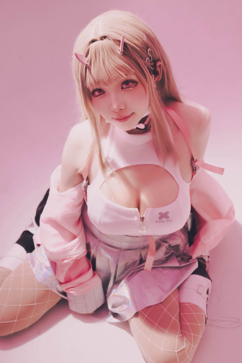 ゆっくり溶かして食べる方が好き？
 #NIKKEcosplay #Viper