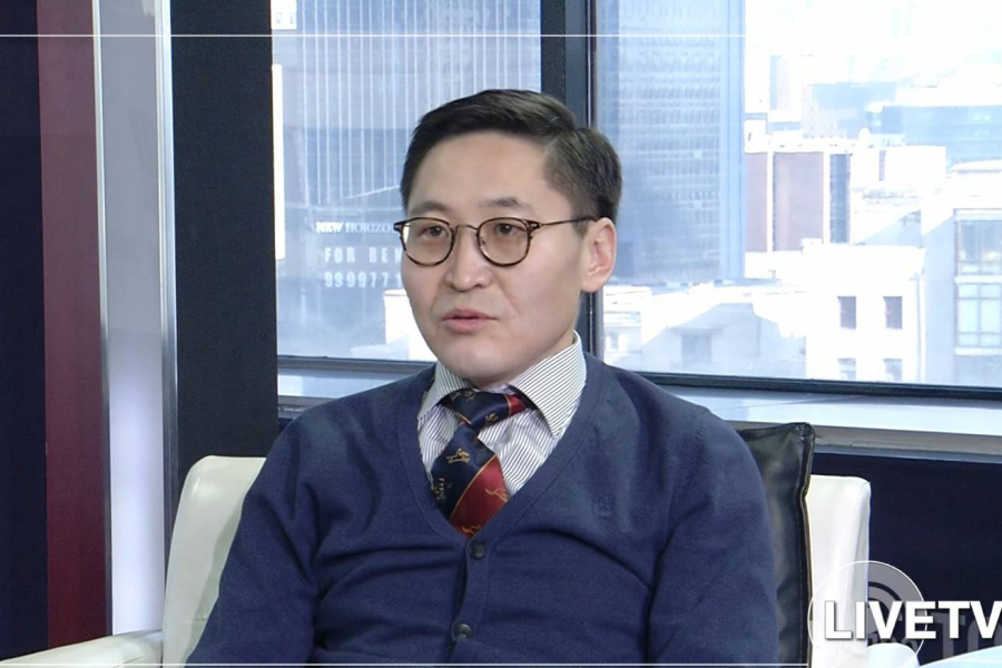 Иргэний пост: Бүгд л жагсаалд Уламсайхан ялсан мэтээр бичээд байх юм. Залуусын жагсаалын эзэн, Уламсайханы ялалт дараагийн ажил чинь юу вэ одоо яах вэ Уламсайхан бол баатар гэж бичсэн олон пост харлаа. Сэтгэл тавгүй болж байна. Үнэндээ энэ бүх тэмцлийг эхлүүлсэн чимээгүй баатар