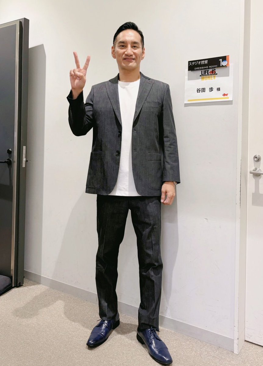 Tani3rd's tweet image. 今回も衣装は林田凛さん
10年以上のお付き合い、プロフェッショナルでかわいらしいママ
前回と同メーカーのデニム生地のカッコいいやつ用意してくれて
シンプルでカチッとしてシルエットが良く見える！
いつもありがとう！！
#ライフイズマネー オンエアをお楽しみに
stylist @RinHayashida
#Denew