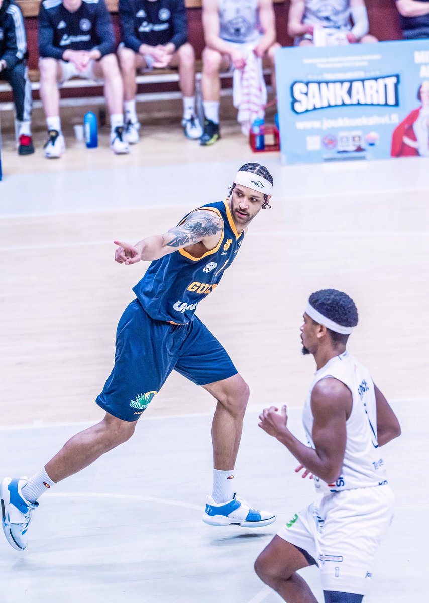GullsBasketball's tweet image. ๐ฅ๐๐๐๐๐๐ ๐๐๐๐๐๐๐ ๐๐๐๐๐๐๐:
#1 SHAWN HOPKINS
Shawn โairโ Hopkins tรคytti ison roolinsa mestaruusjoukkueessa mainiosti. Toi kentรคlle energiaa, fyysisyyttรค ja varsinkin jรครคtรคviรค donkkejaโฆ๐ตโ๐ซ๐ฅถ
๐ธ Samira Lee
#gullsnation