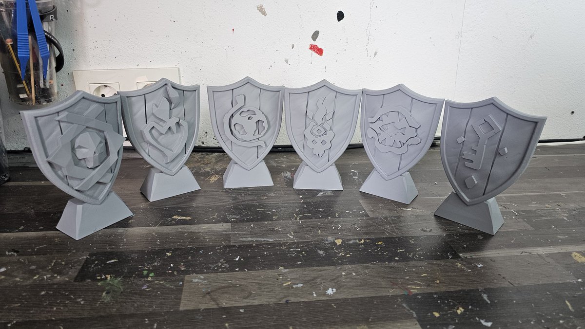 🦖LIVE NOW ON TWITCH!🦖

How cool do these look!? Super excited to paint this shields today, it's gonna be fun working out the colours! Come on by and say hi! 

🔗 in bio! 
#SeaOfThieves #BeMorePirate