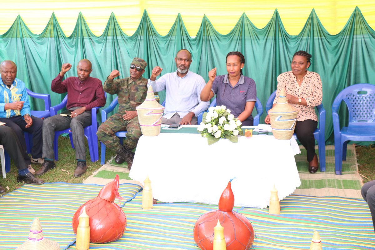 Nonaha: "Ikiguzi cy'amahoro dufite kiraremereye ku buryo nta wakwemera gusubira mu byo twavuyemo...ibitari iby'i Rwanda tubireke tubeho mu bwumvikane, mu bumwe n'ubudaheranwa, ariko cyane cyane turinde ibyagezweho." Hon. Uwingabe Solange mu nteko z'abaturage i Nyabitekeri.