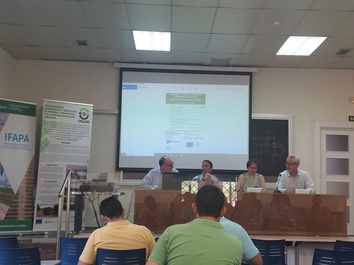 La <a href="/AndaluciaJunta/">Junta de Andalucía</a> celebra en Mengíbar (#Jaén) una jornada para impulsar el uso de #compost de #alperujo en el olivar 🫒

Esta actividad del #IFAPA busca fomentar la #reutilización de subproductos y la #reducción de residuos y emisiones en las almazaras

🌐lajunta.es/5o9bh